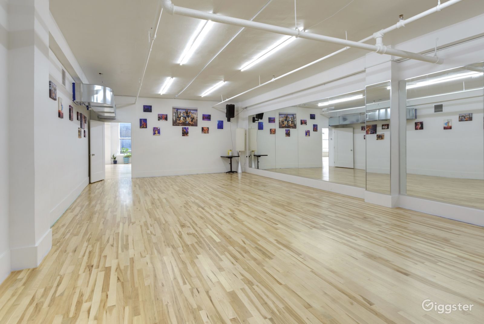 incredible-lounge-studio-for-all-you-party-needs-24